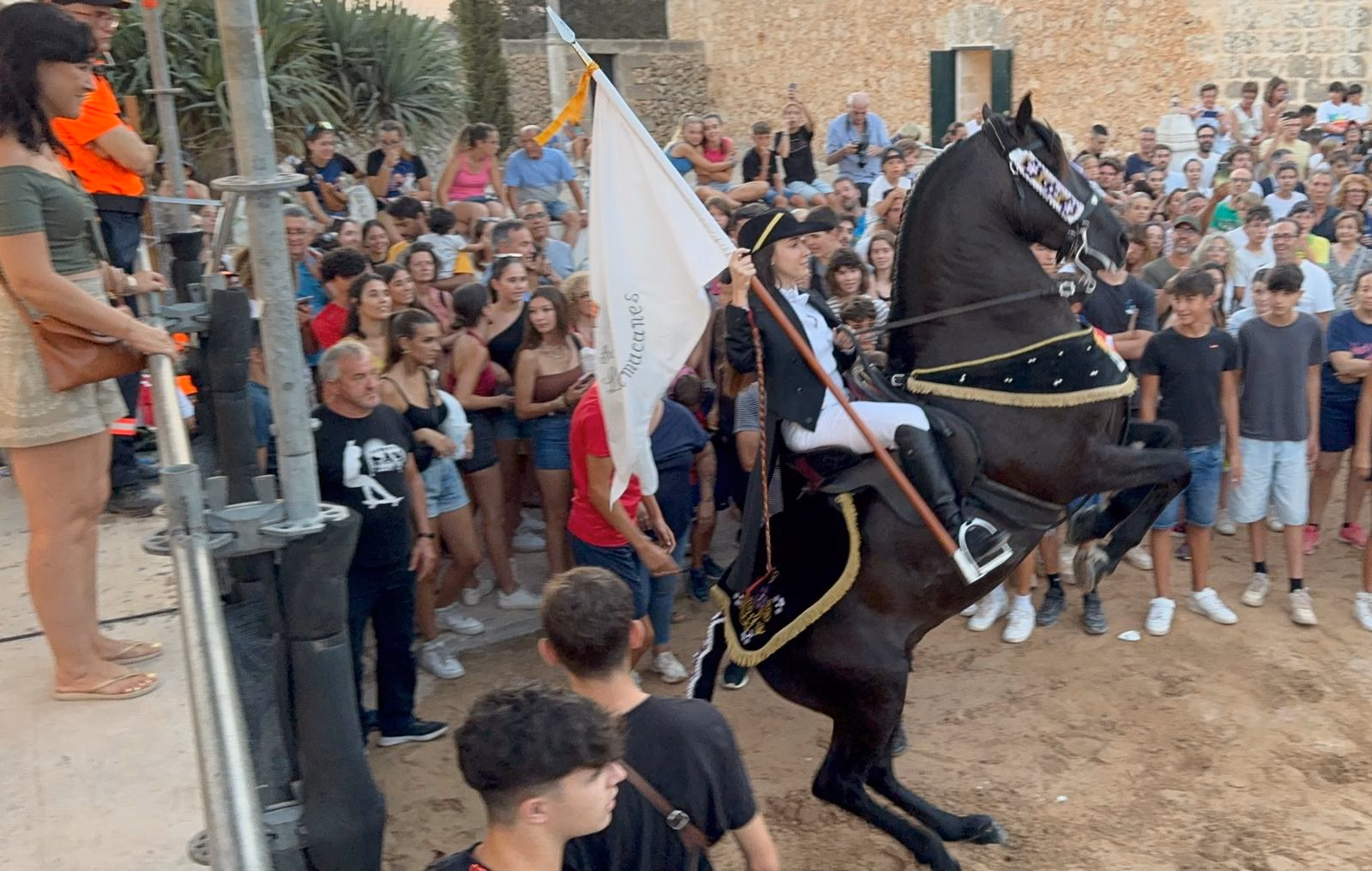 (Fotos y vídeos) Llucmaçanes salta con Sant Gaietà