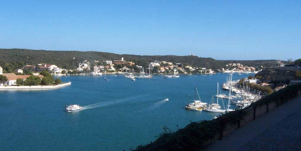 La doble travesía en el port de Maó se disputa este domingo