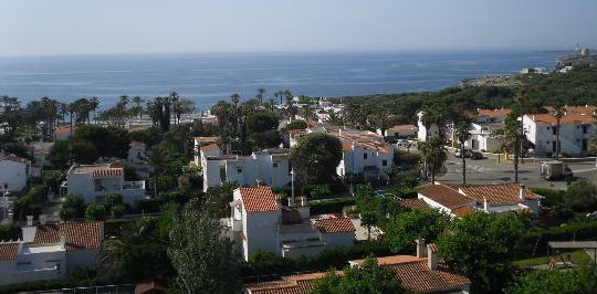 Dos vehículos colisionan a la entrada de s'Algar