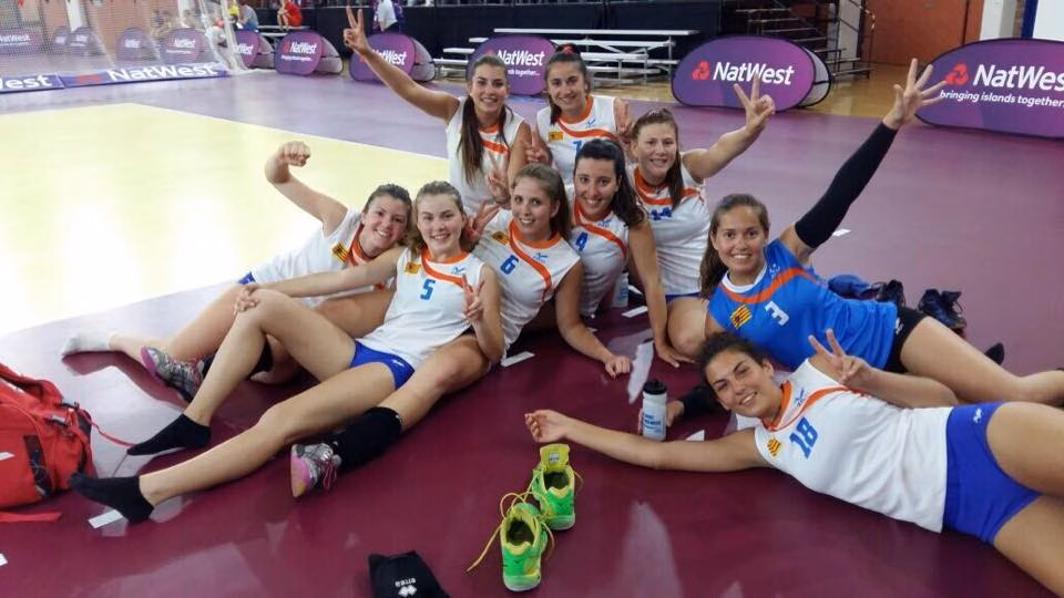 Joan Bagur logra un nuevo oro en Jersey y bádminton, volei y fútbol llegan a semis