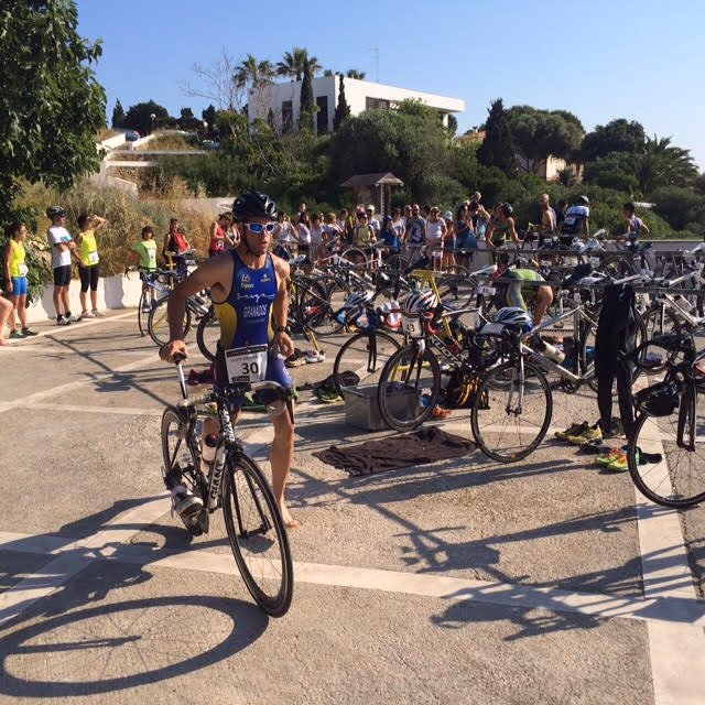 Carlos Oliver y Paula Oliver se imponen en la Triatló Sasga Yachts de Es Castell