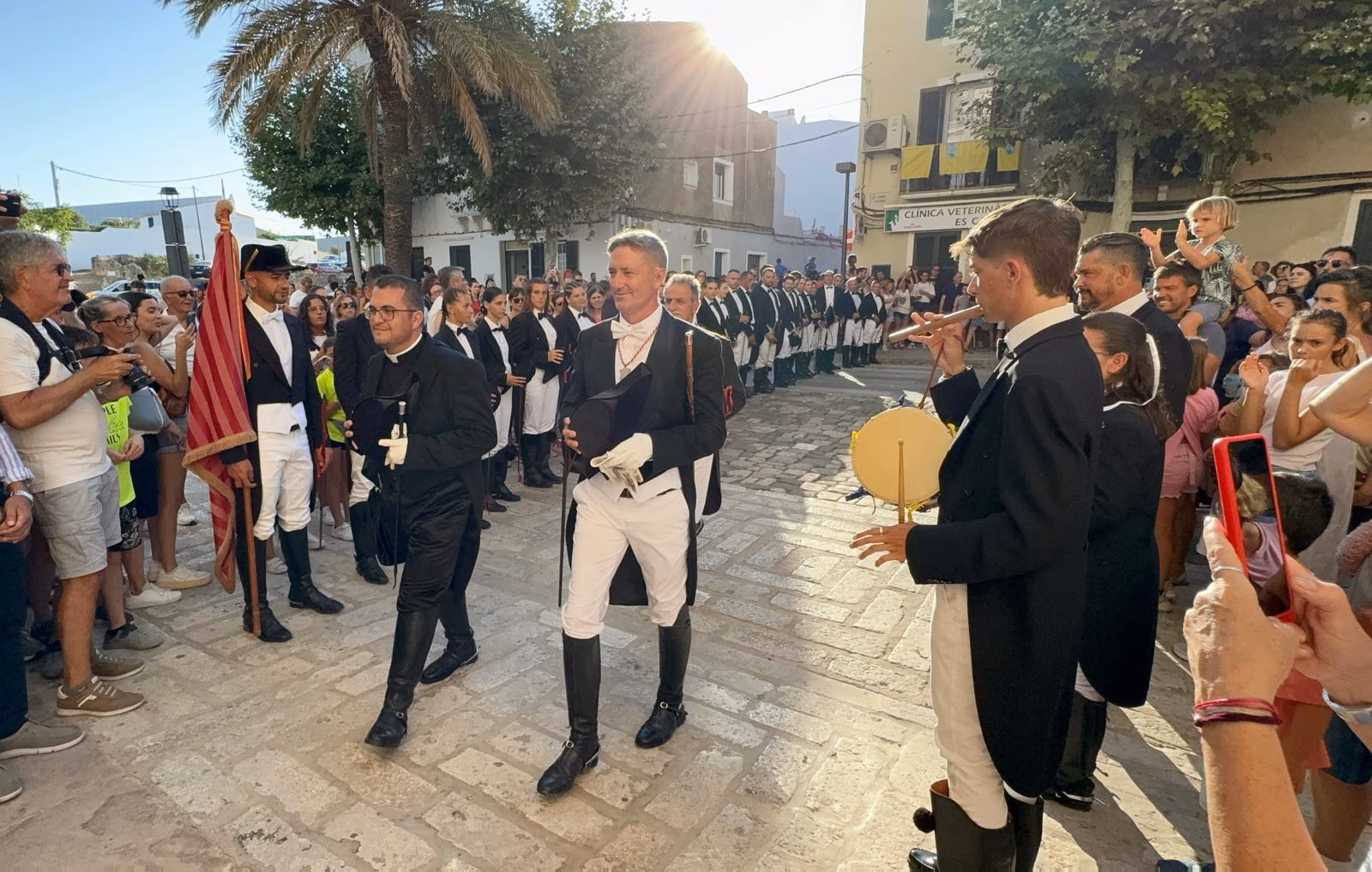 (Fotos y vídeo) Es Castell rinde tributo a Sant Jaume