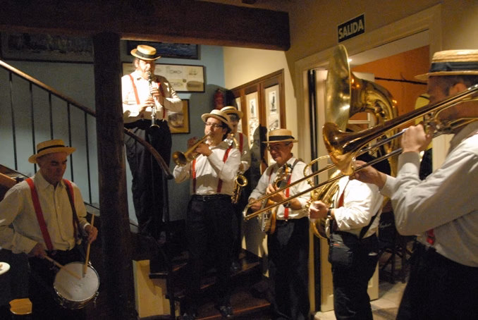 Una festiva jornada de 'dixie' que termina a oscuras