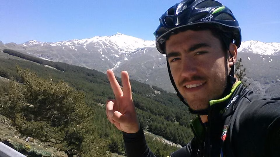 Albert Torres se instala en Granada para mejorar su nivel en la ruta