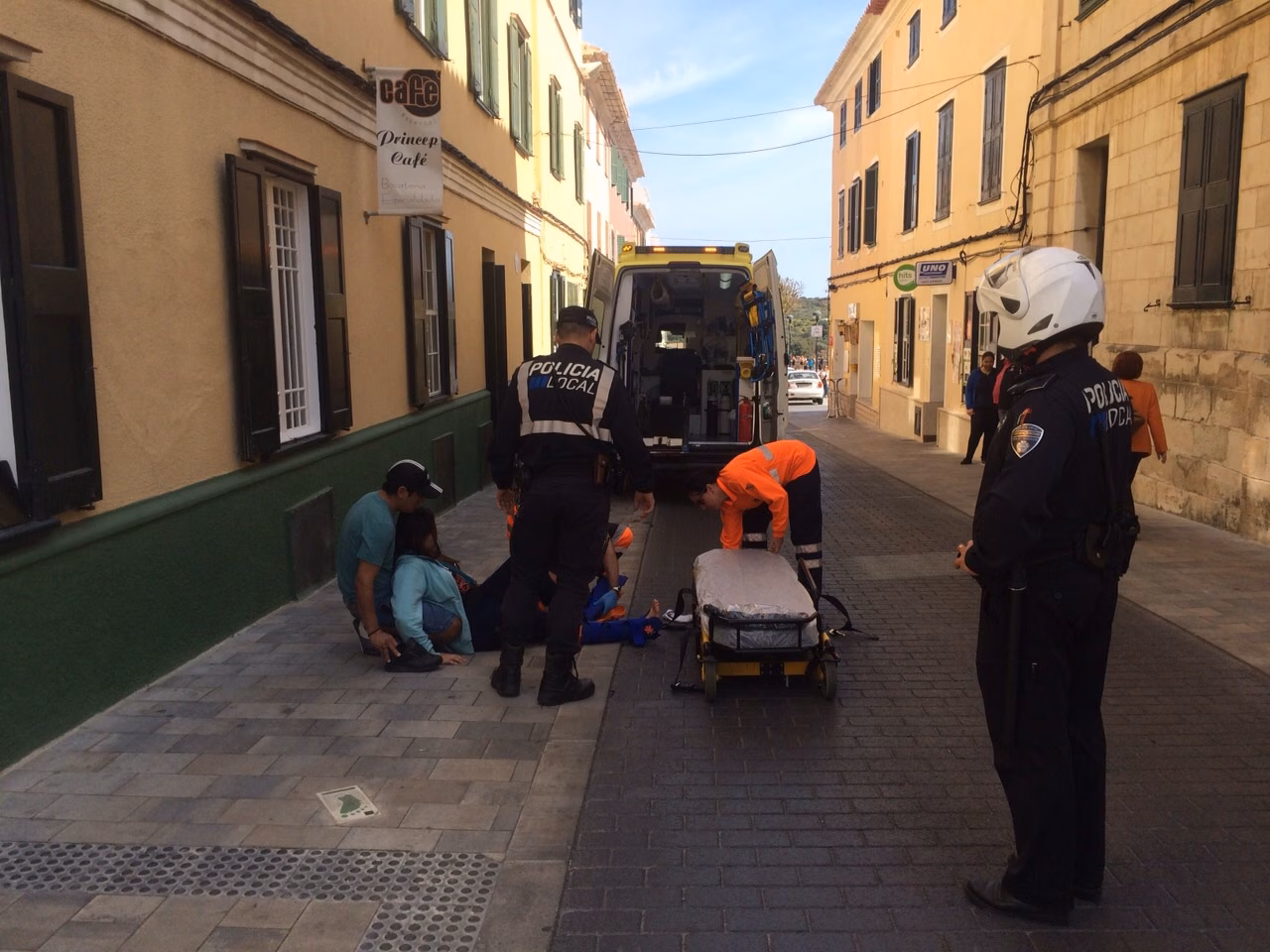 La caída de una viandante provoca el cierre del acceso a la plaza Miranda