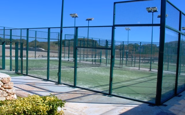 Tenis y pádel gratuito para jóvenes sin recursos