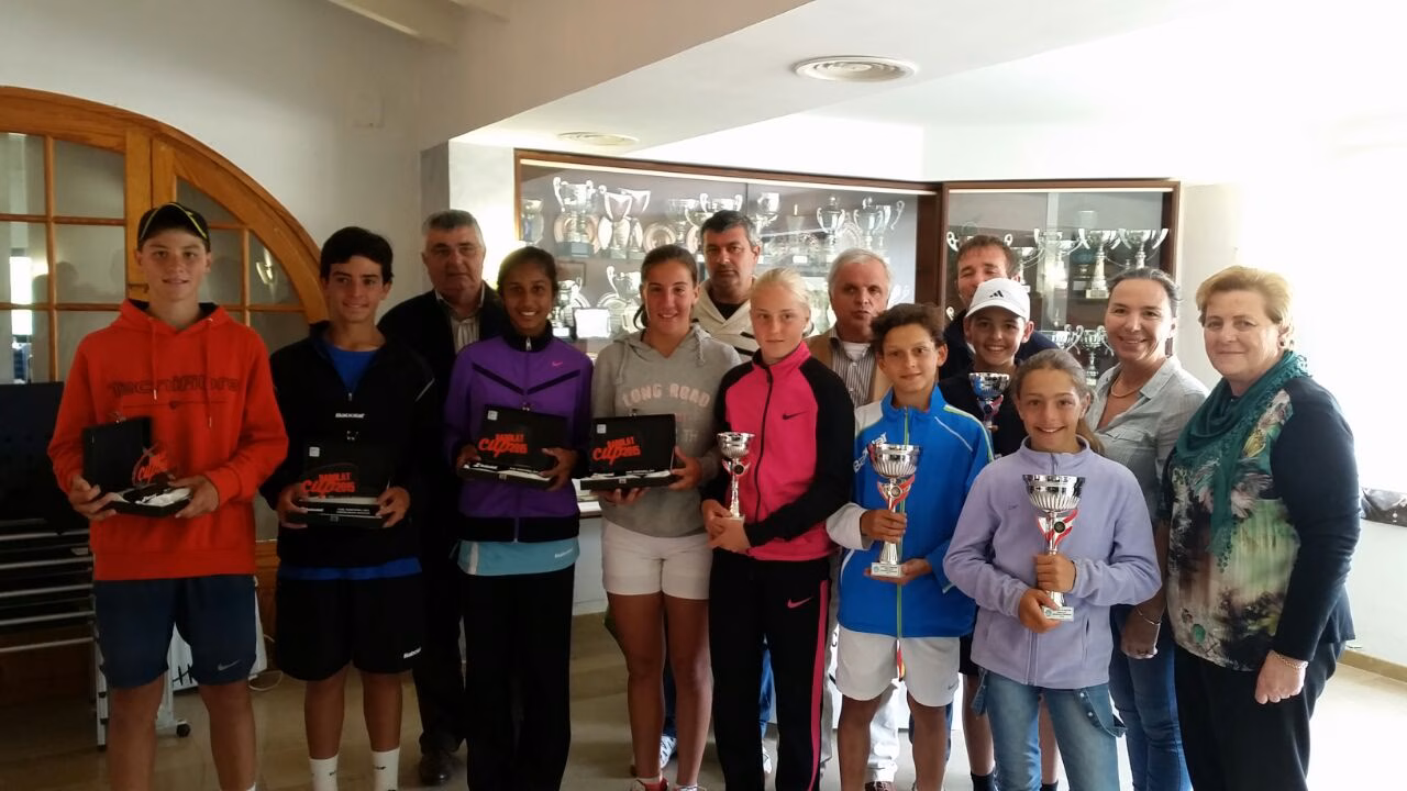 El CT Mahón se llena de tenis con la Babolat Cup y el campeonato de Balears alevín