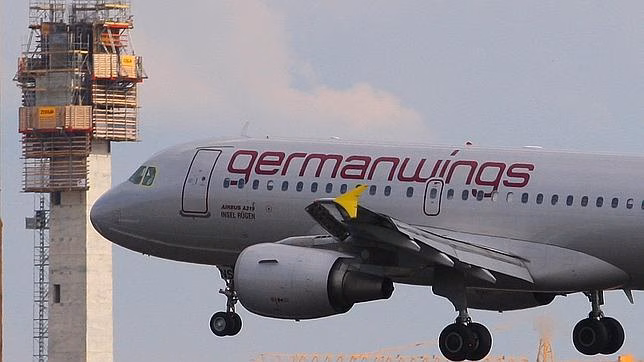 Hollande asegura que no hay supervivientes y AENA confirma que en el avión había españoles