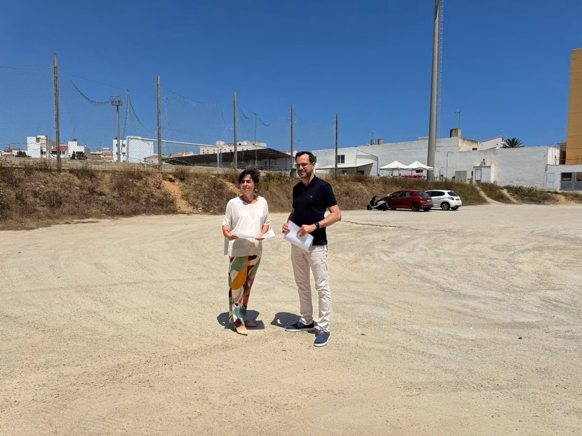 Maó construirá 50 plazas de aparcamiento en el campo de San Carlos