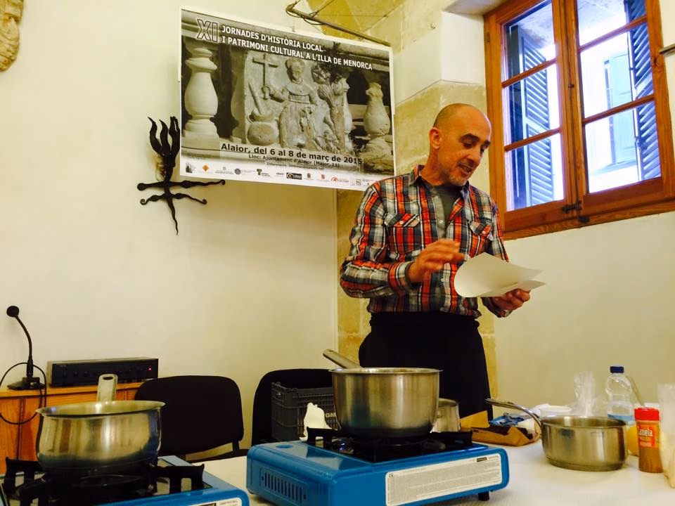 La sabiduría culinaria de Fra Roger, presente en las jornadas de patrimonio de Alaior