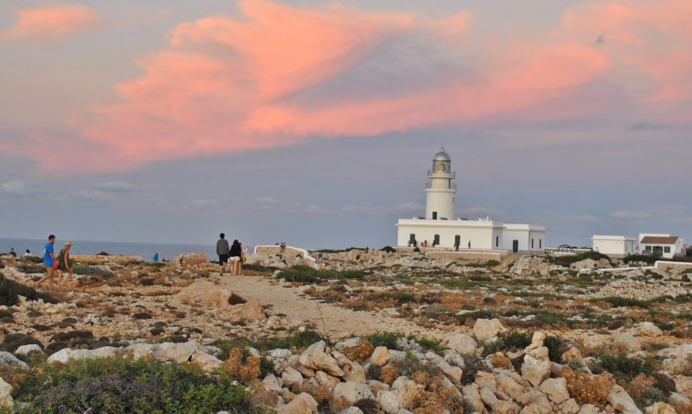 En marcha el servicio de informadores-controladores en el faro de Cavalleria