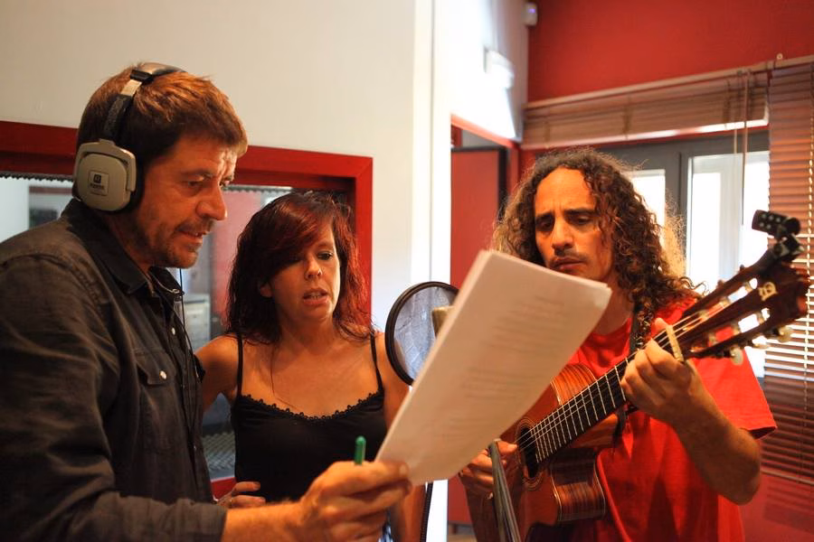 Espartac Peran canta para 'Carrers d'ombres'