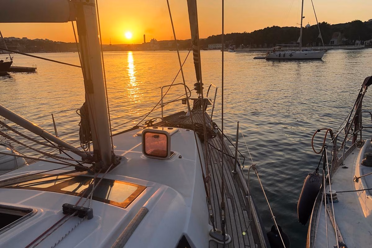 Menorca vive otra "noche tropical" con mínimas de 23ºC y olas de 3 metros