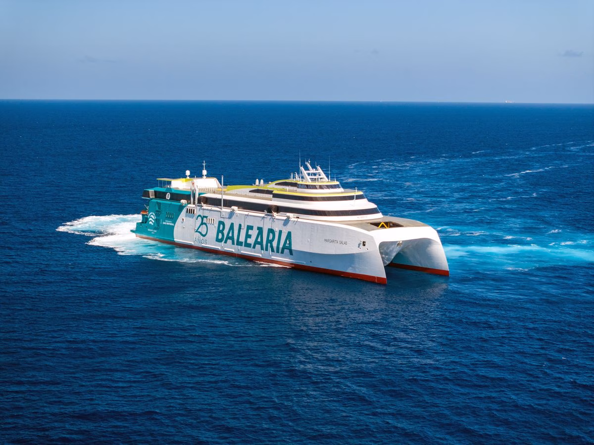 Baleària integra el 2º ‘fast ferry’ del mundo con motores duales a gas a la ruta Barcelona-Menorca