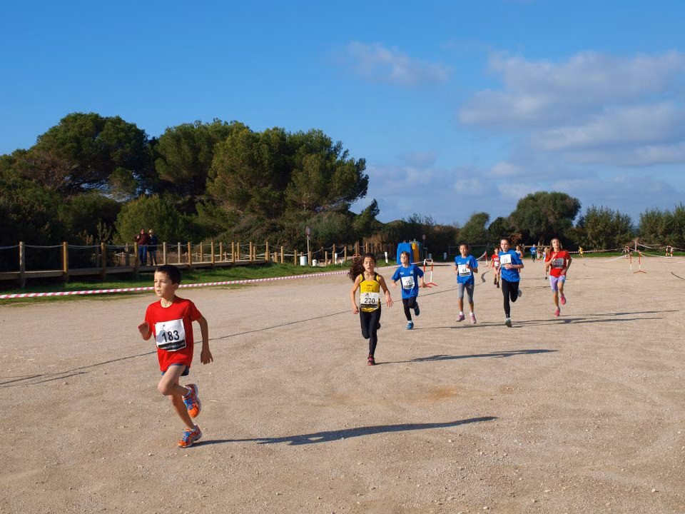 Cristóbal Coll y Tina Ameller se imponen en el cross de Son Bou