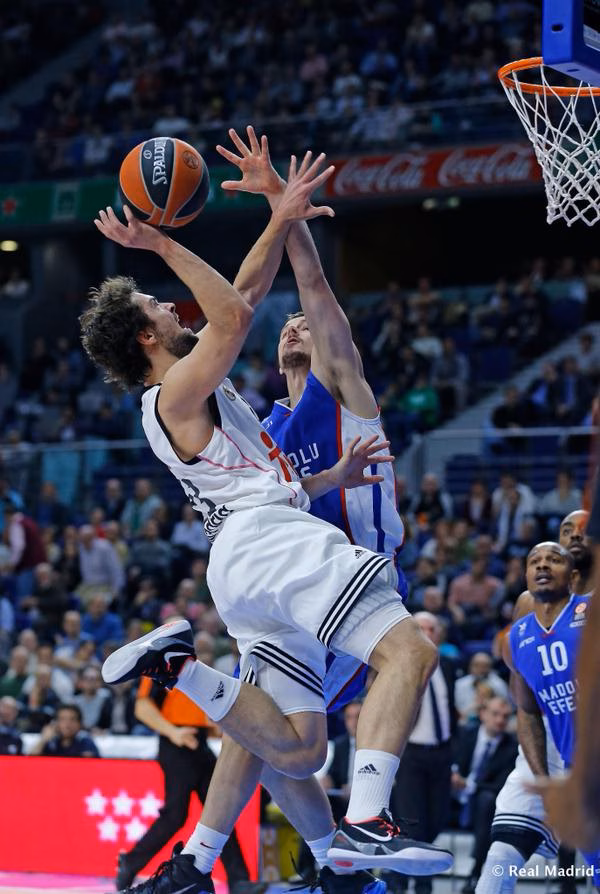 Llull guía al Madrid, que pasa al Top 16 como primero de grupo