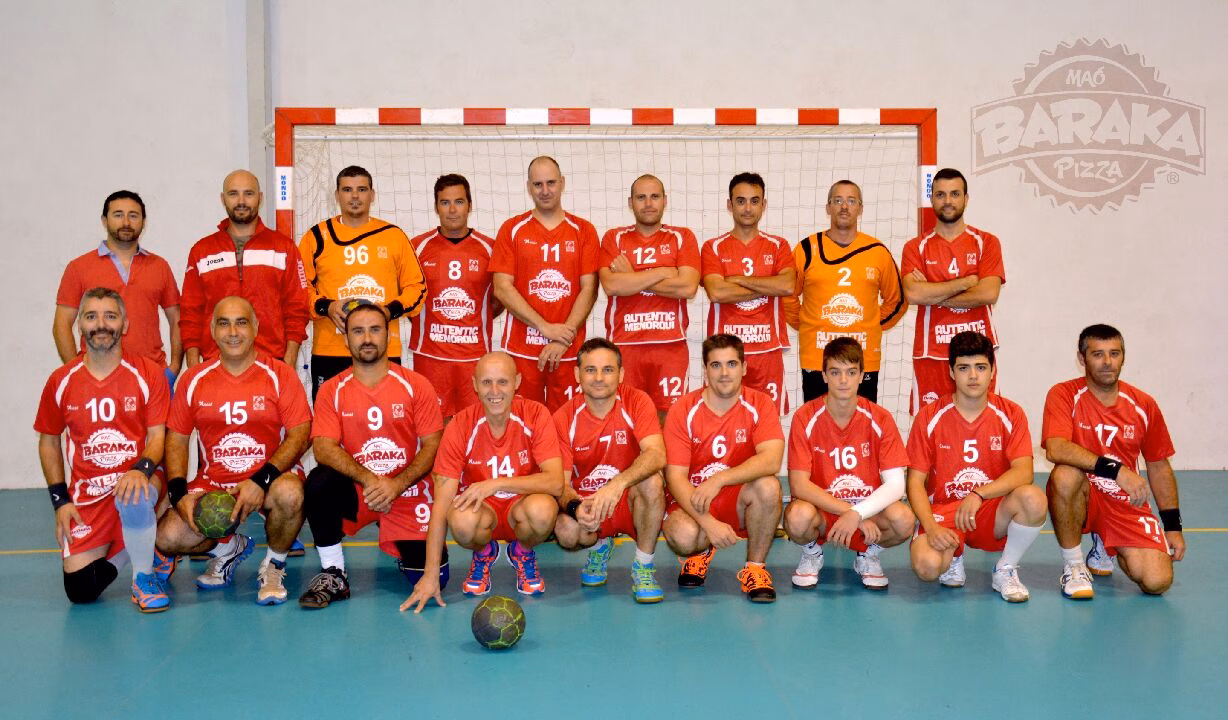 El balonmano está de vuelta en el polideportivo de Es Mercadal
