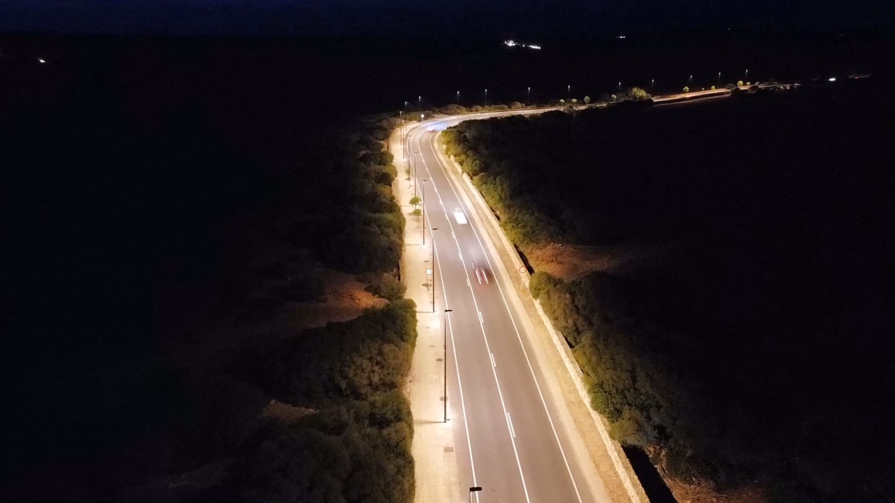Carretera de Cala'n Blanes: hasta 76 puntos de luz