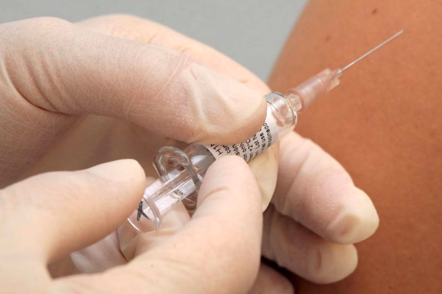 "Satse" acusa al IbSalut de utilizar "vacunas inseguras" para el personal sanitario desde 2008
