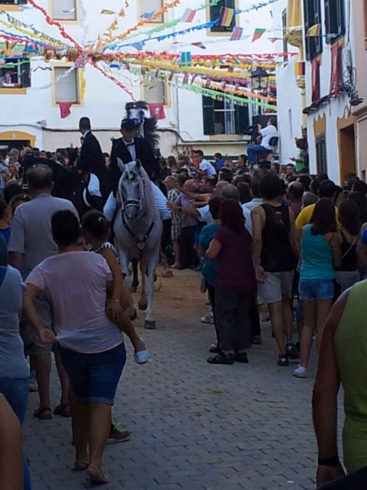 Sant Bartomeu ya cabalga en Ferreries