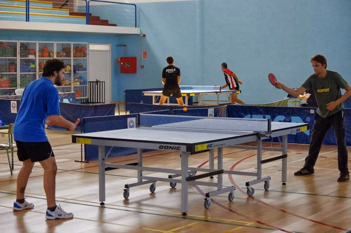 El tenis de mesa sale a la calle en s'Esplanada de Maó