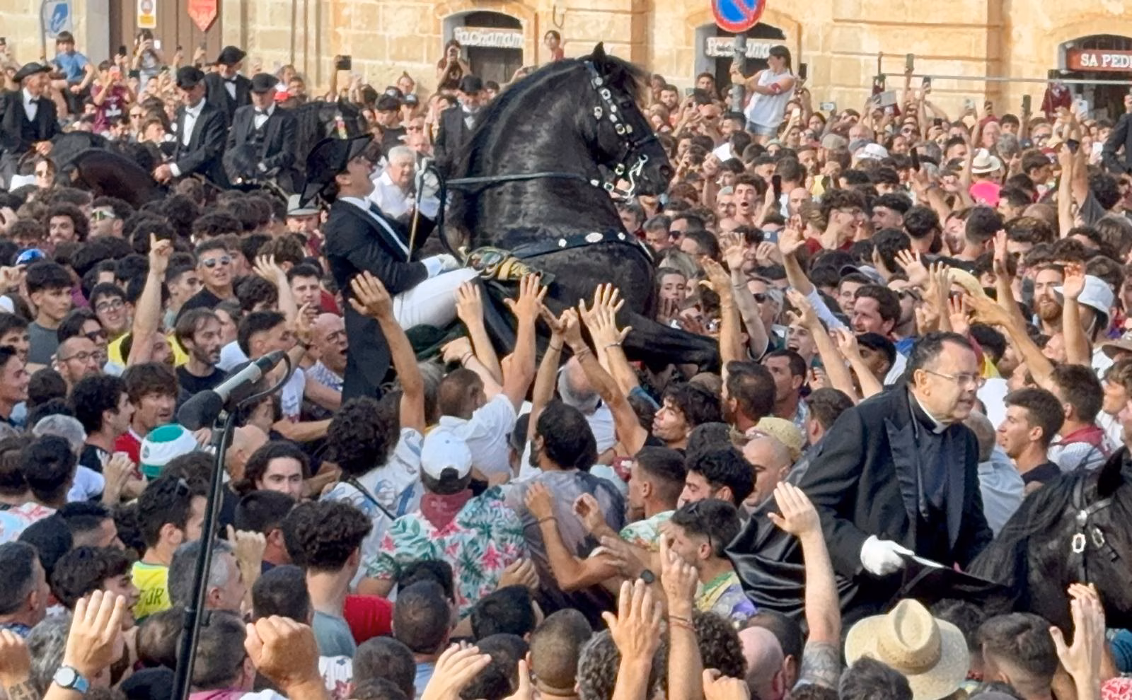 (Vídeo y fotos) Multitudinario "Caragol des Born"
