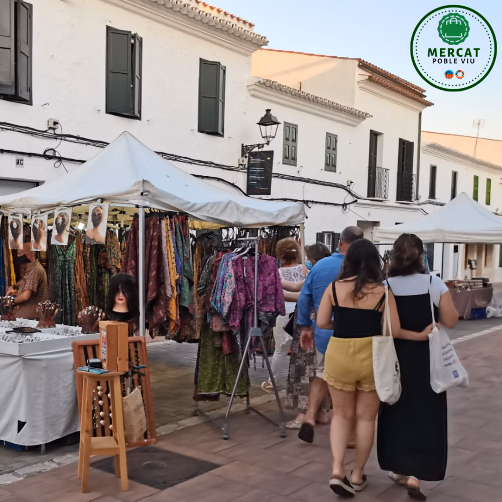 El mercado de verano regresa renovado a Sant Lluís este viernes