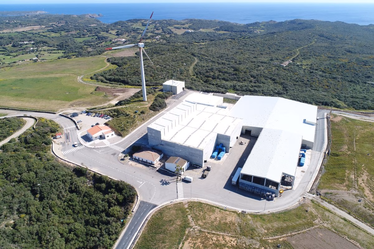 Menorca consigue la 'Pajarita Ilustre' por su gestión en la recogida selectiva de papel y cartón