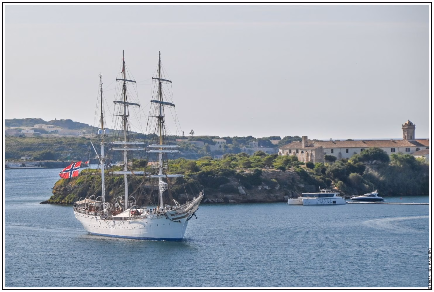El centenario buque escuela Statsraad Lehmkuhl visita el puerto de Maó