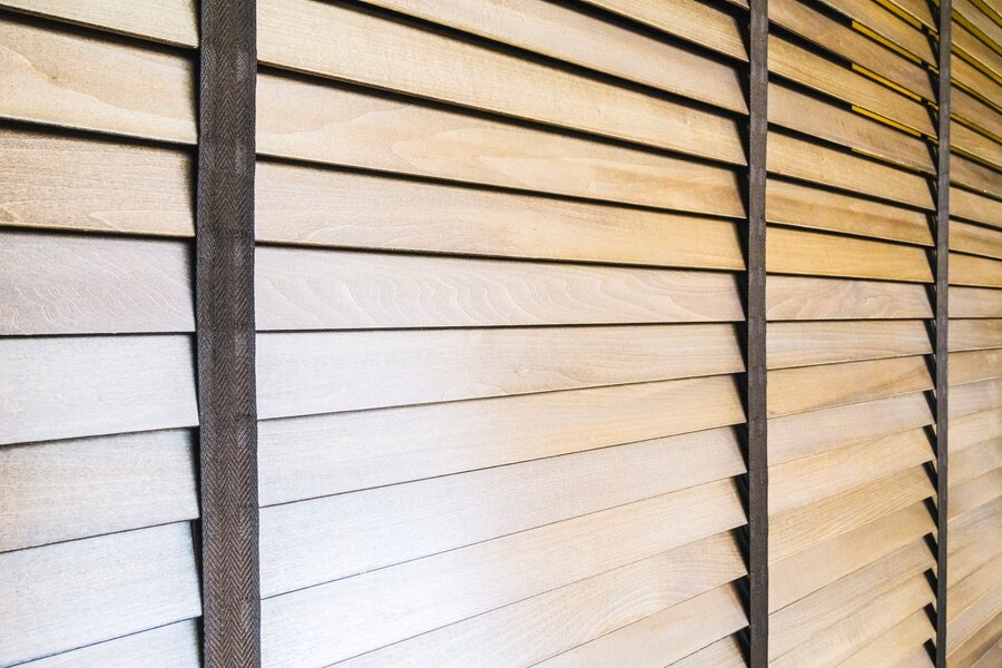 Venecianas de madera: la mejor opción para proteger tus estancias del sol durante el verano