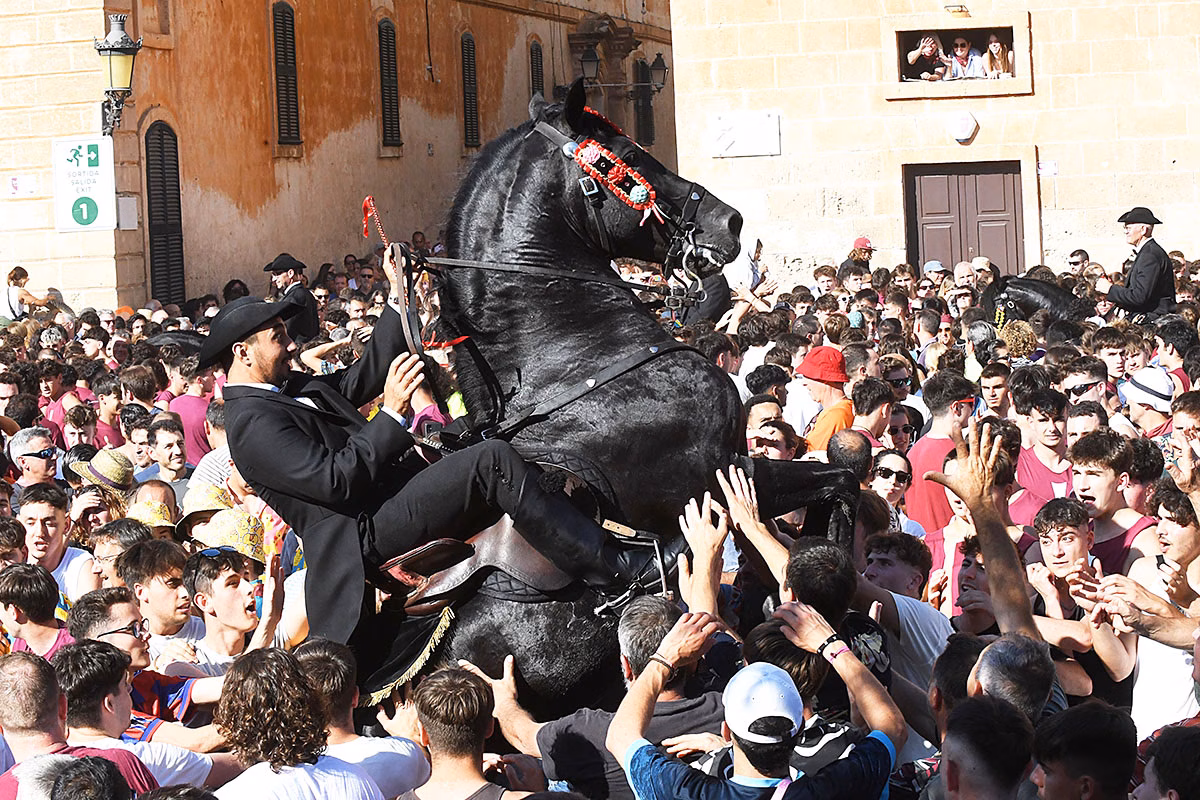 El alcalde de Ciutadella pide a Endesa prevenir un eventual apagón durante las fiestas