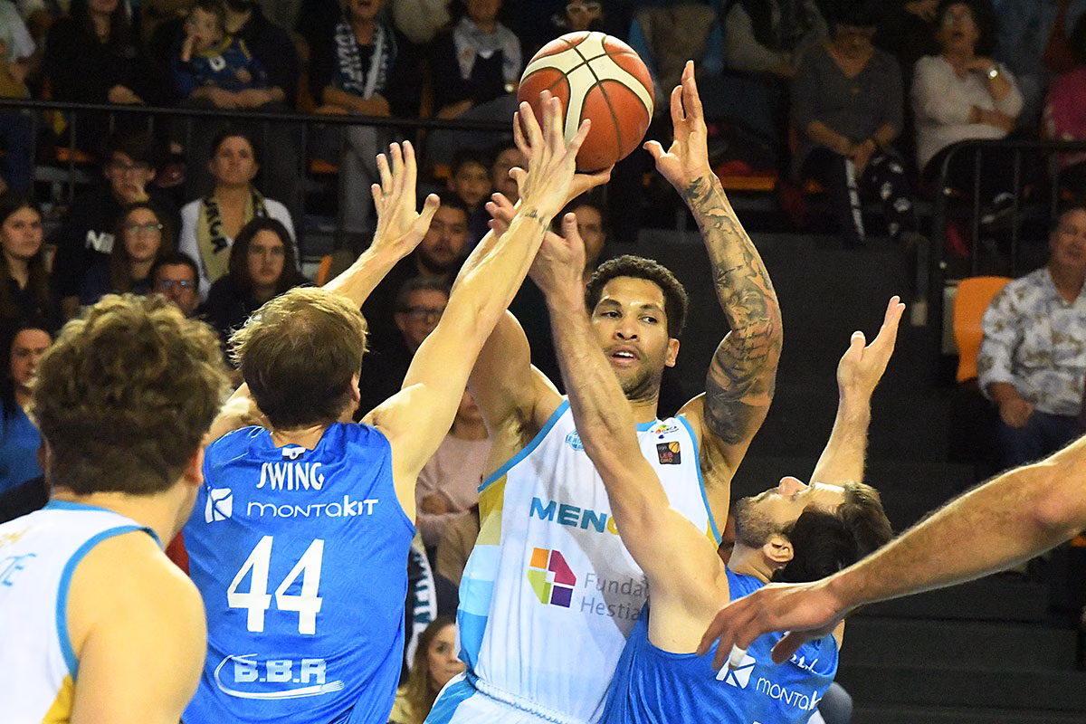 El Hestia Menorca cae ante el Fuenlabrada en un final a cara o cruz