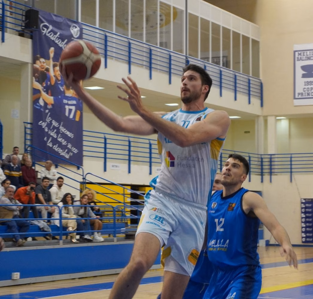 El Hestia Menorca vence en Melilla y está a un paso de sellar la permanencia