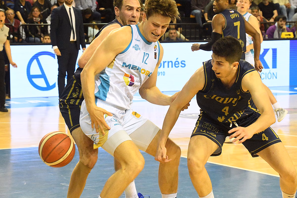 El Hestia Menorca toca con los dedos la permanencia tras un sufrido triunfo