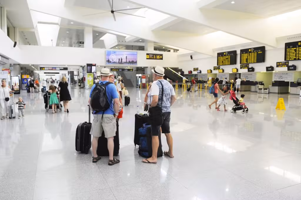 Cancelados 6 vuelos entre Menorca y Francia por la huelga de controladores franceses
