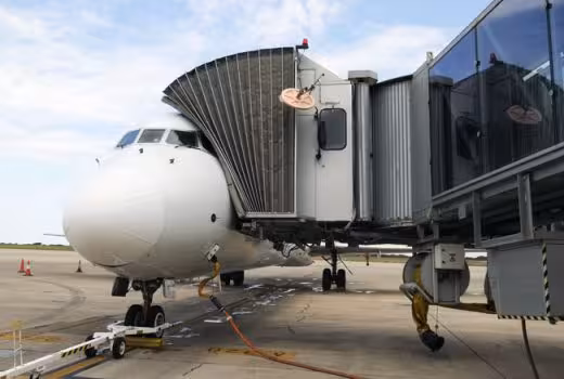 La presencia de un parapente en el aeropuerto de Palma obliga a desviar tres vuelos a Menorca