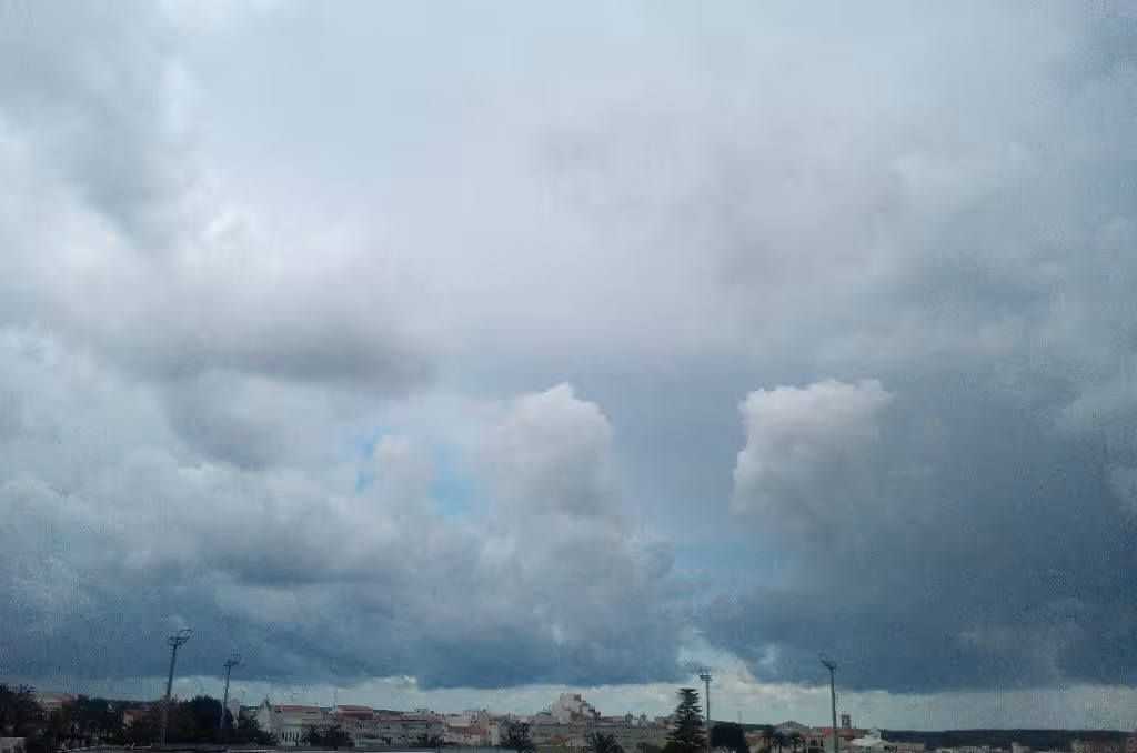 Cielos variables y temperaturas en descenso este sábado en Menorca