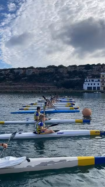 Más de 50 jóvenes participaron en la Copa Consell Insular de piragüismo en Cala Figuera