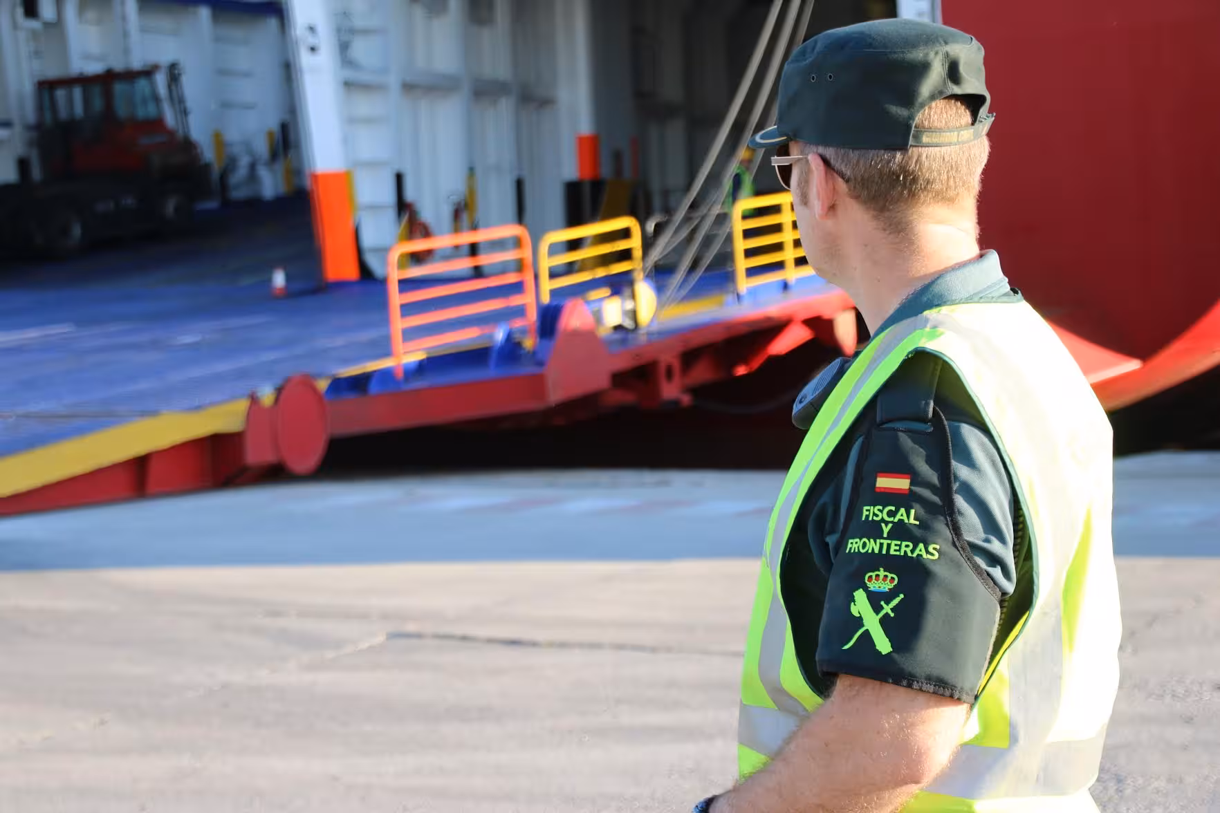 Detenido un pasajero francés de 72 años en el Puerto de Ciutadella por tenencia ilícita de armas