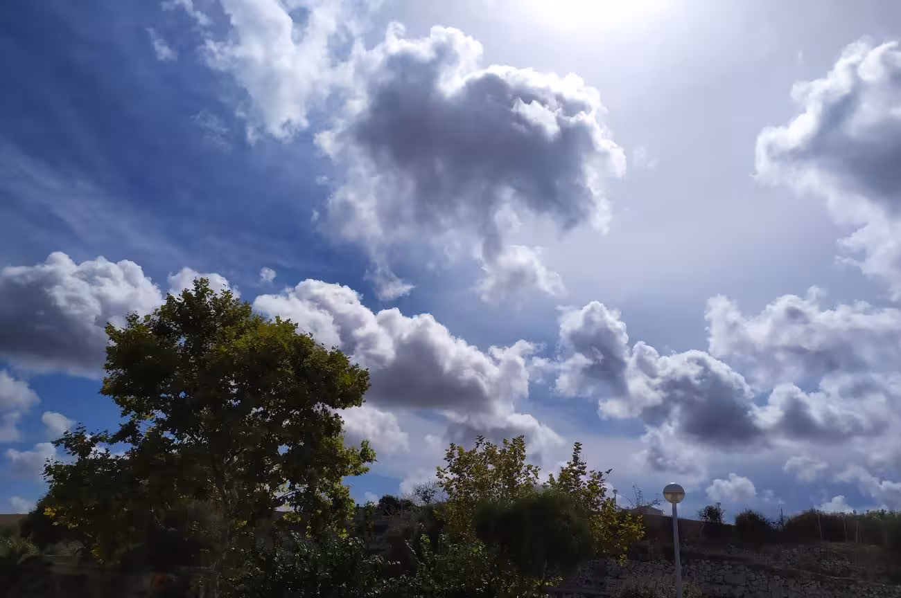 Intervalos nubosos y descenso de temperaturas este martes