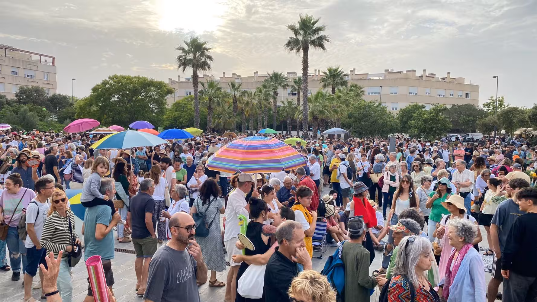 (Fotos) Más de 1.000 personas claman contra la masificación turística en Menorca