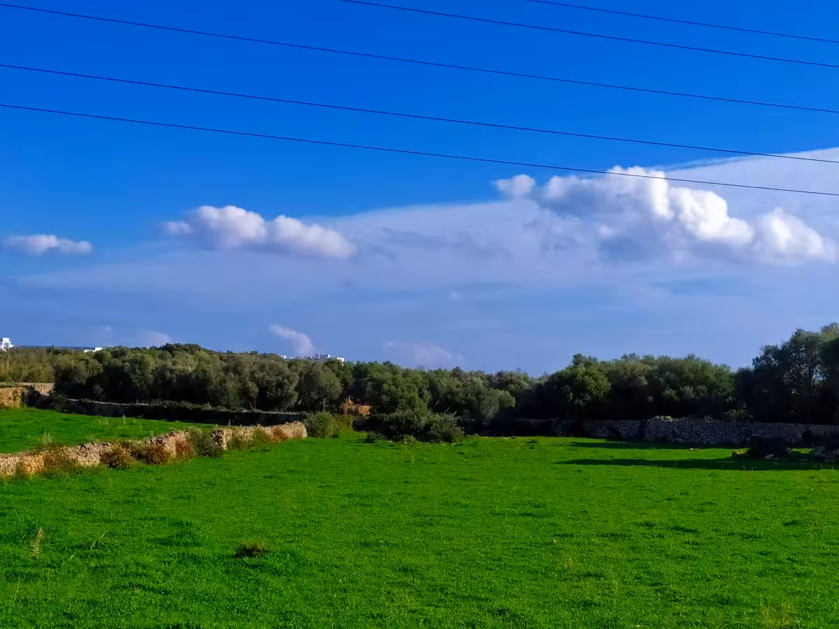 Viernes de cielos poco nubosos y temperaturas ascendentes en Menorca