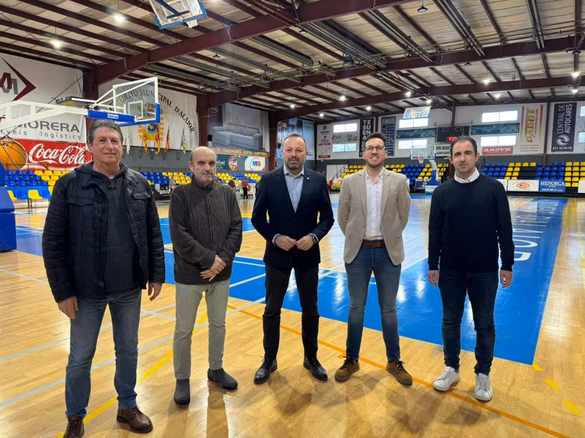 Alaior contará con un tartán para el atletismo y marcadores nuevos para el "poli"