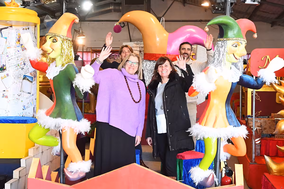 La magia de los Reyes en Maó: 10 carrozas y 600 kilos de caramelos endulzarán la velada