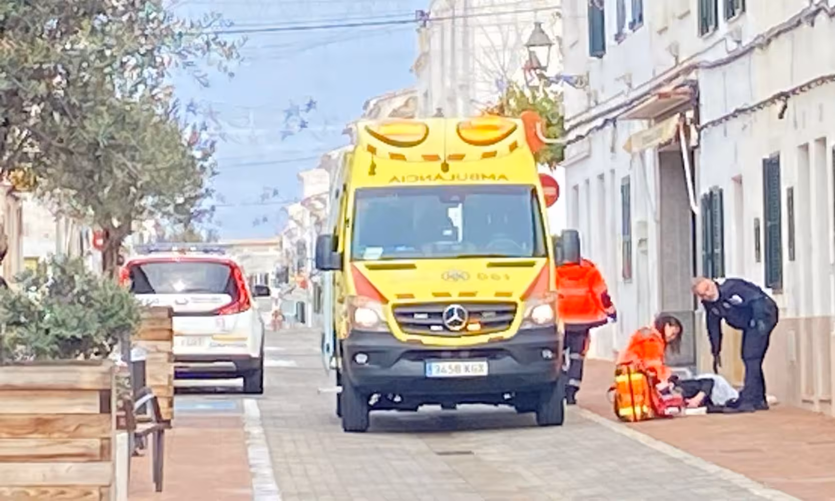 Una persona mayor es trasladada al hospital tras sufrir una caída en Sant Lluís