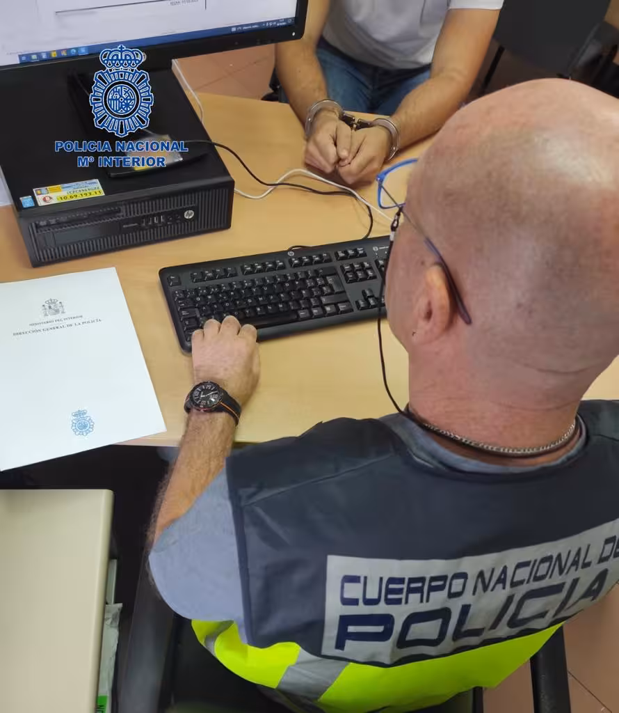 La Policía Nacional detiene a un hombre por cinco robos con fuerza en Maó