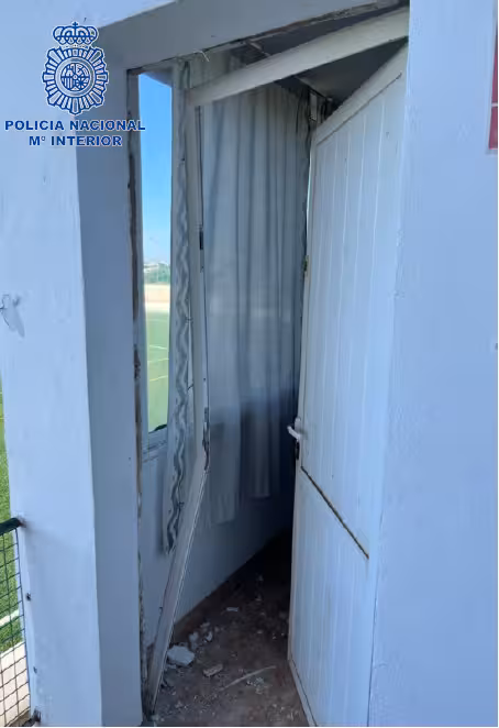 Detenido por entrar a robar en la oficina de un campo de fútbol en Ciutadella