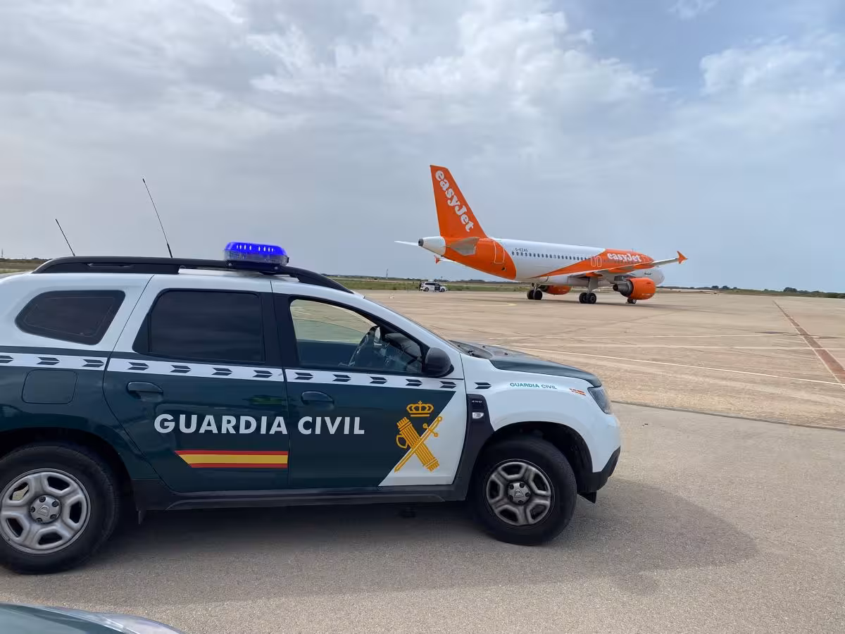 Posible sanción de 250.000 € al joven que saltó la valla del aeropuerto de Menorca