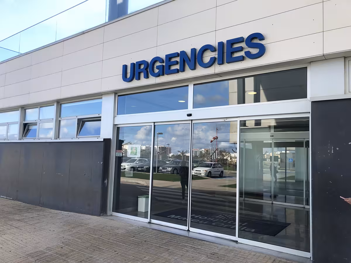 Ingresa en el hospital un hombre tras un accidente laboral en Ferreries