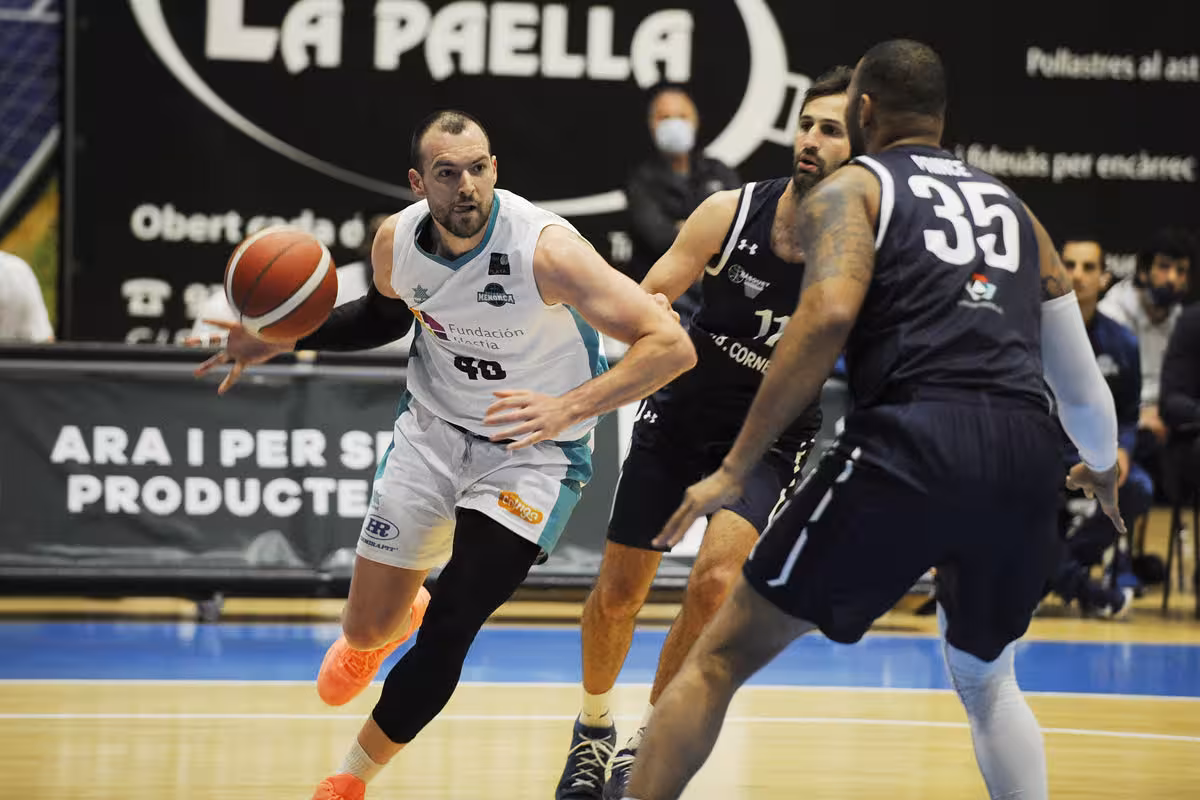 Adrián Méndez no seguirá en el Hestia Menorca